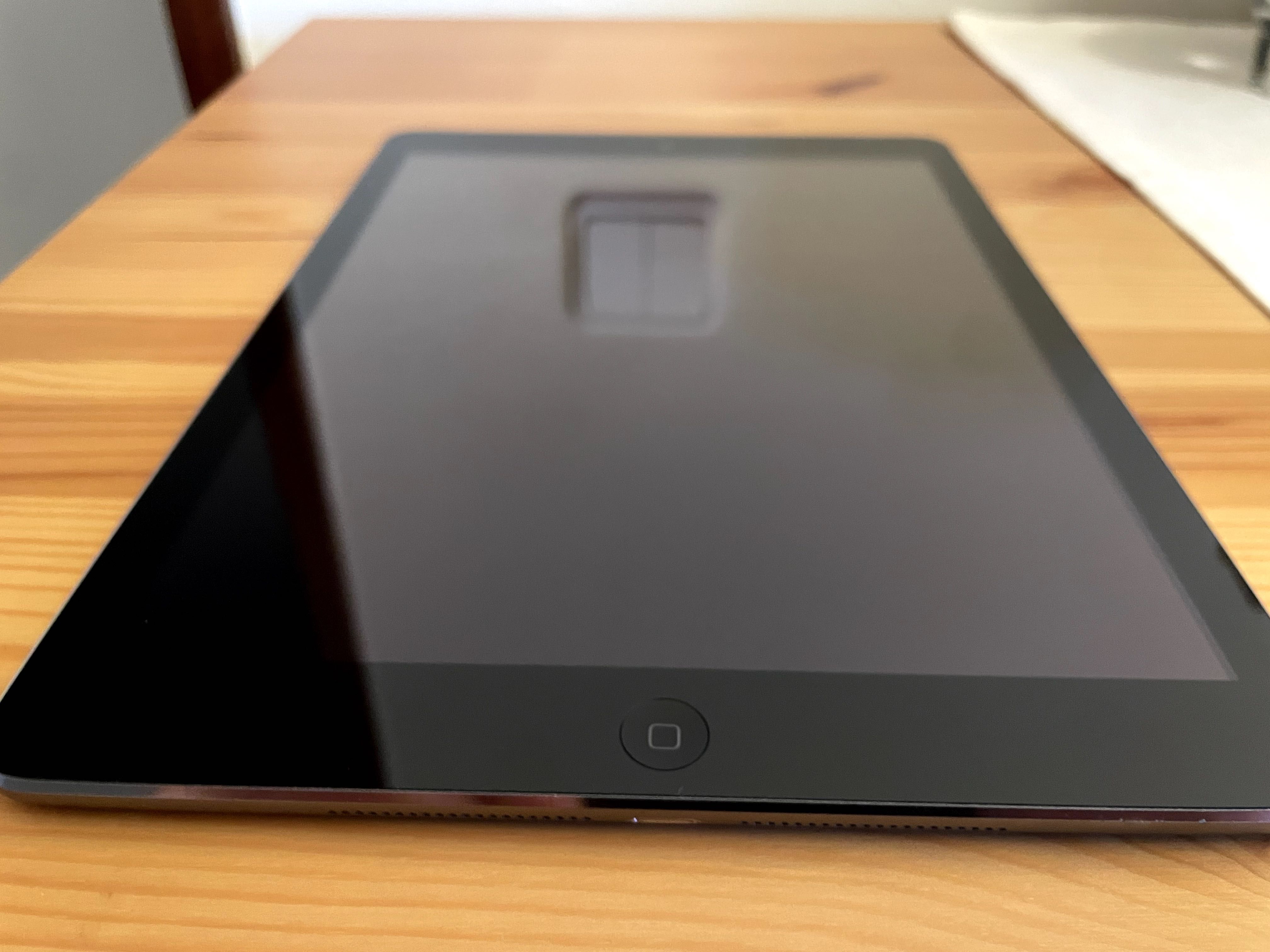 iPad Air - 1º Geração - 64 GB - Wi-Fi + Cellular - Como Novo