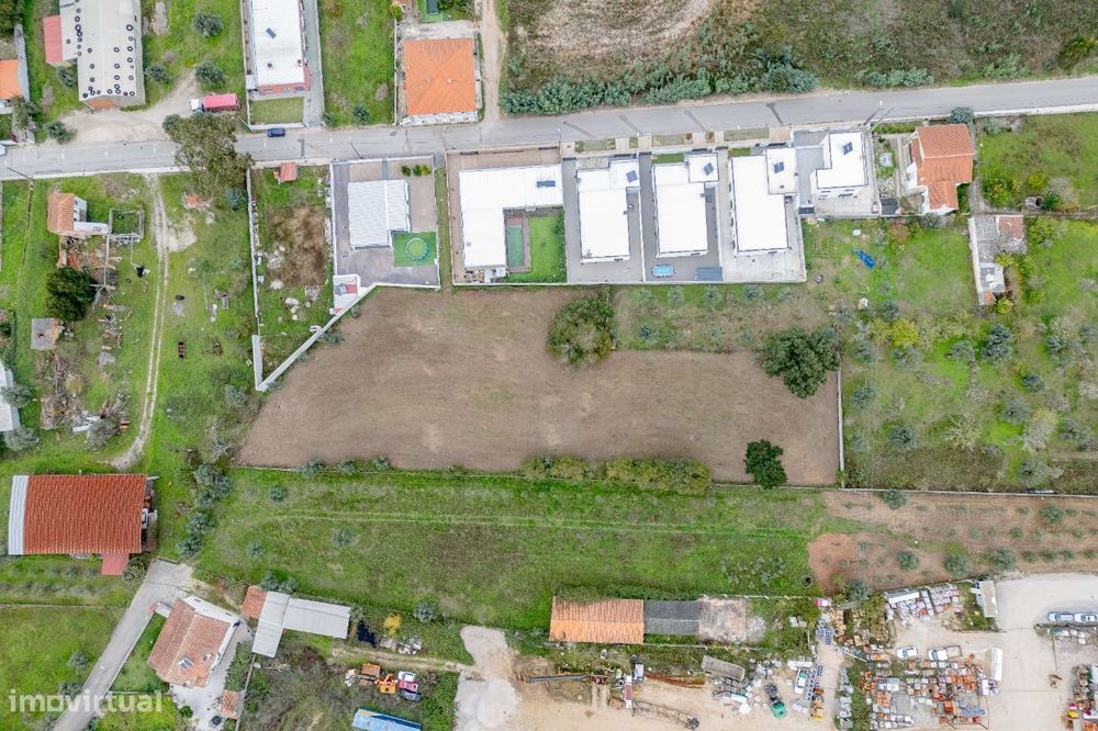 Terreno Urbano com 3.800 m² –Refúgio com Potencial em Miranda do Corvo