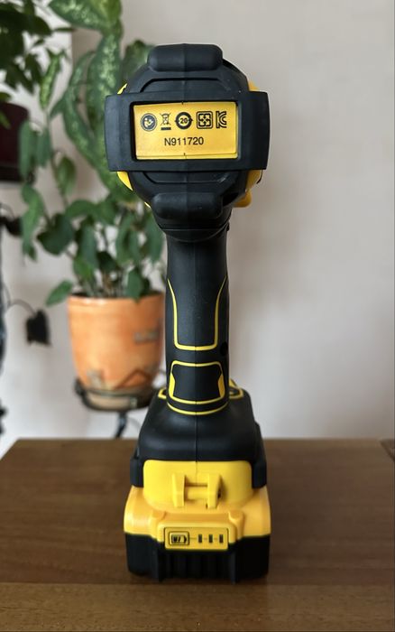Акумуляторний гайкокрут DeWalt DFC 892