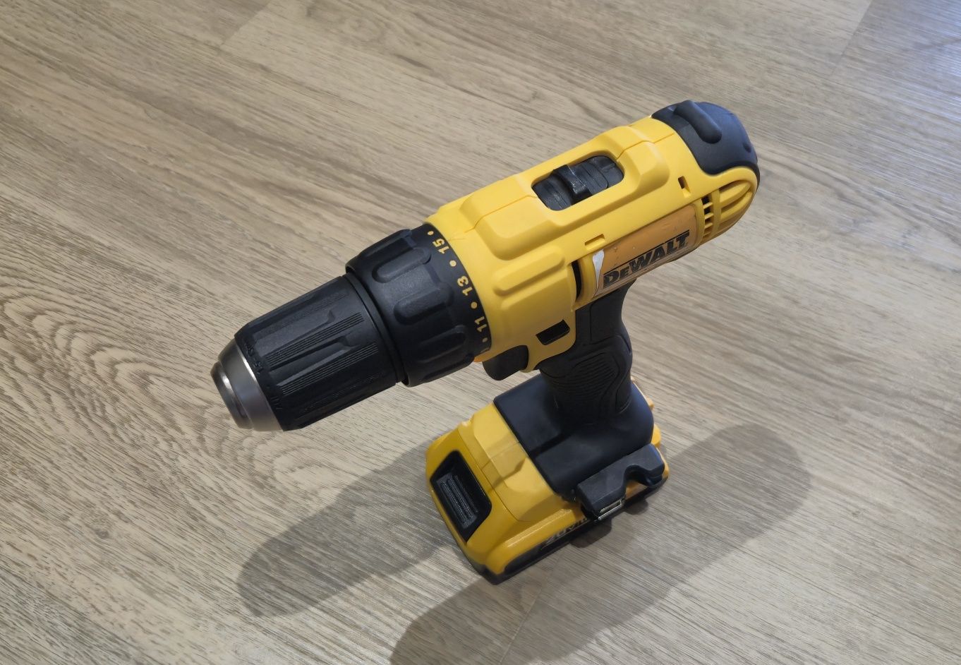 Шуруповерт Dewalt DCD 771