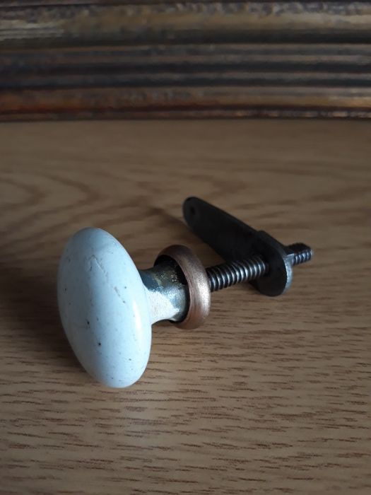 Puxador antigo de movél de farmácia