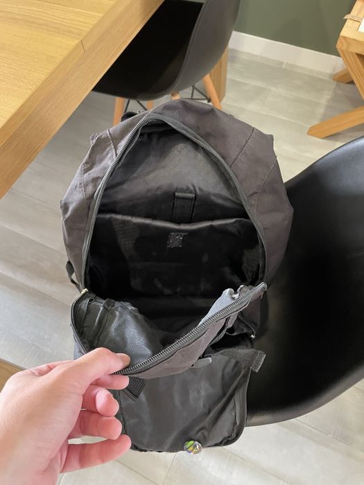 Mochila preta escolar