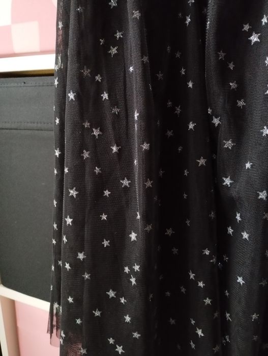 Czarna sukienka w srebrne gwiazdki tiul elegancka dla dziewczynki hm