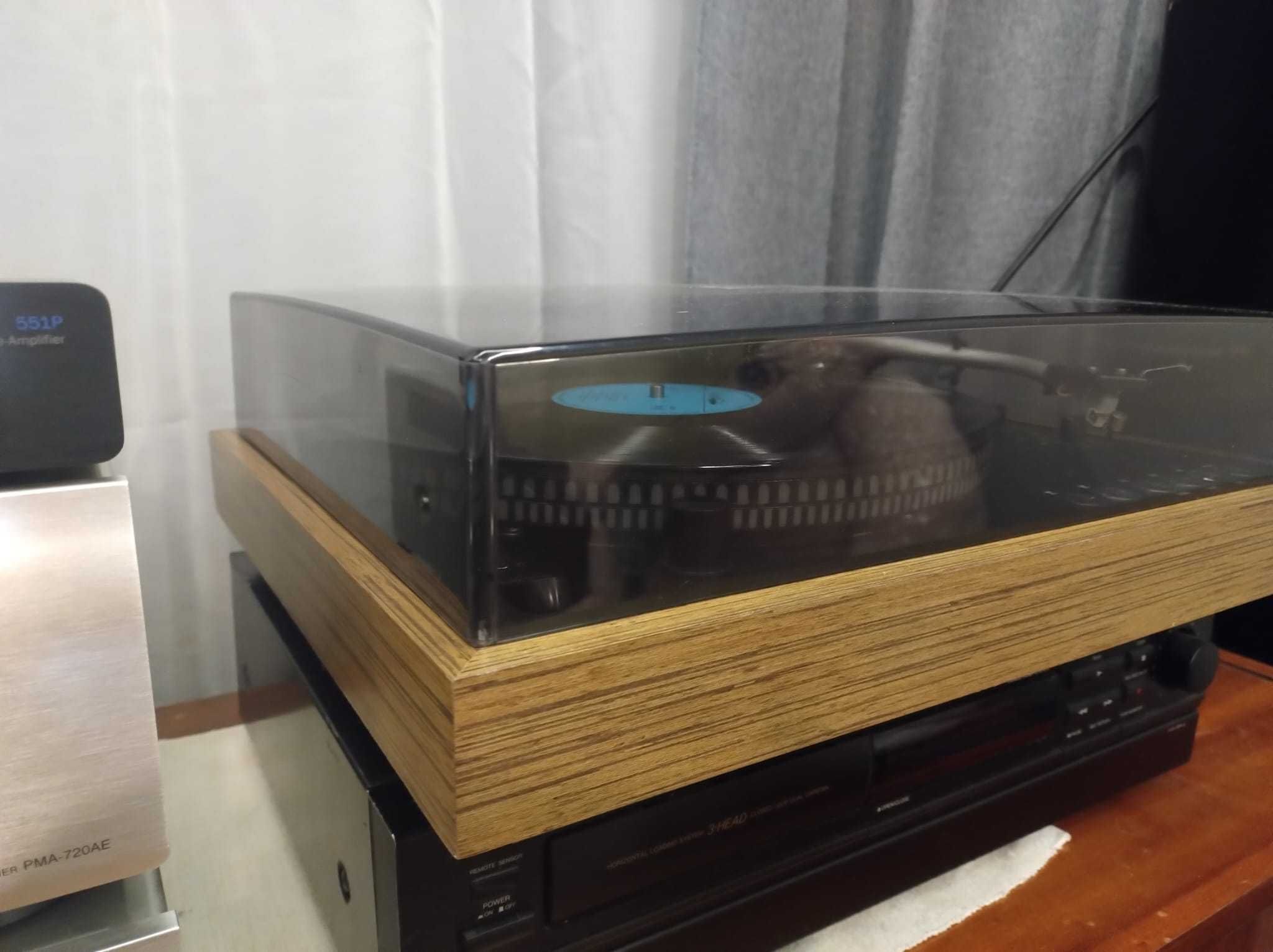 Gramofon Daniel bardzo ładny