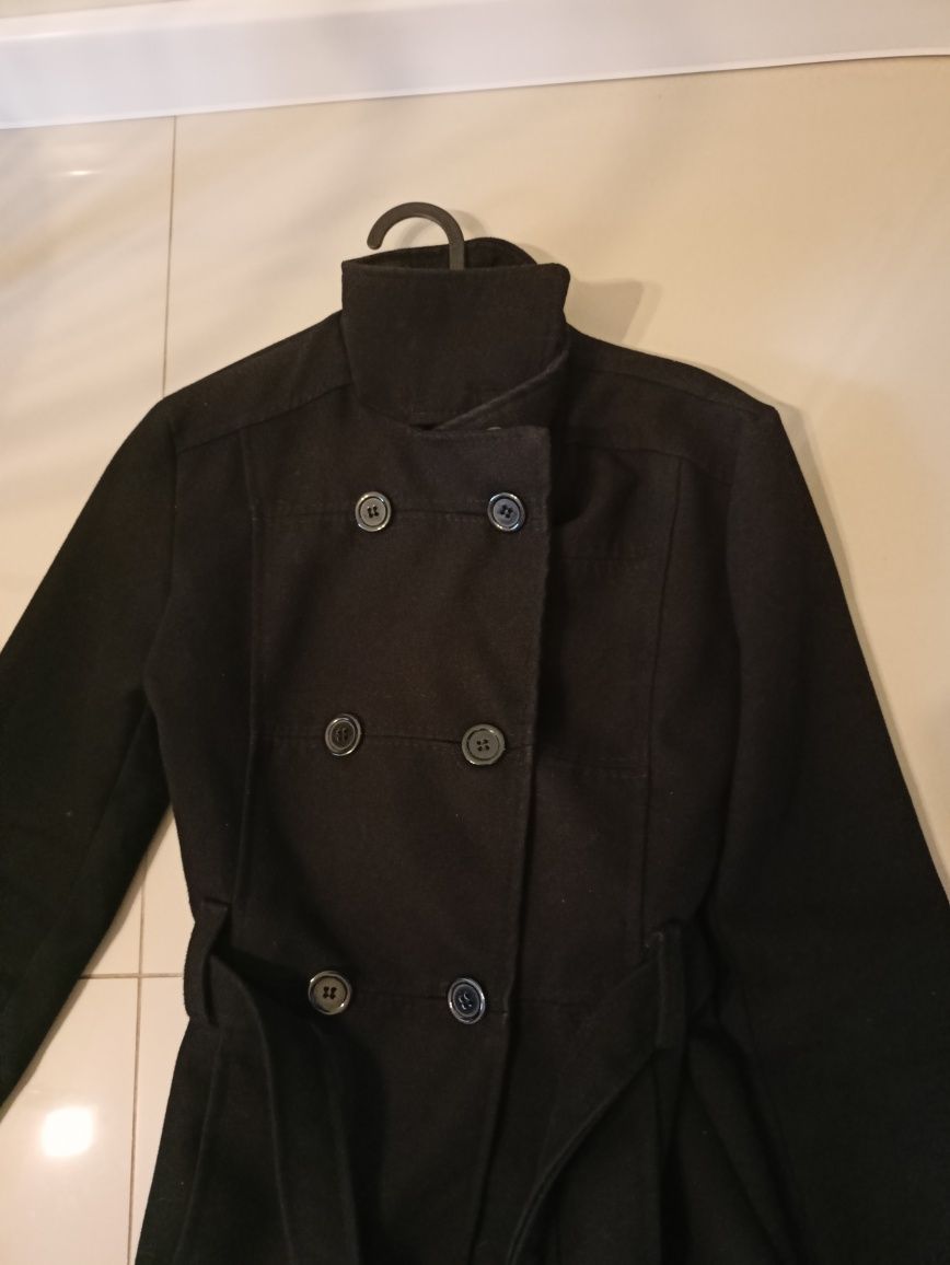 Czarny klasyczny płaszcz damski, rozmiar XS, na guziki