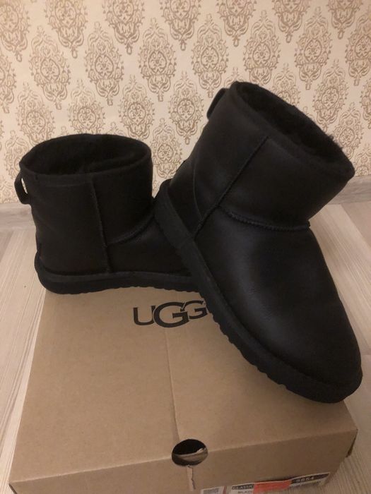 Продам зимние UGG