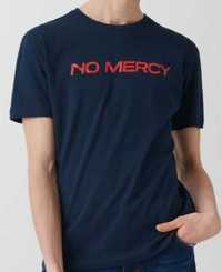 Granatowa koszulka t-shirt z czerwonym napisem no mercy