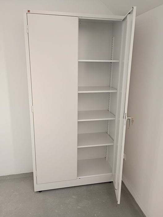 Szafa metalowa z zamkiem