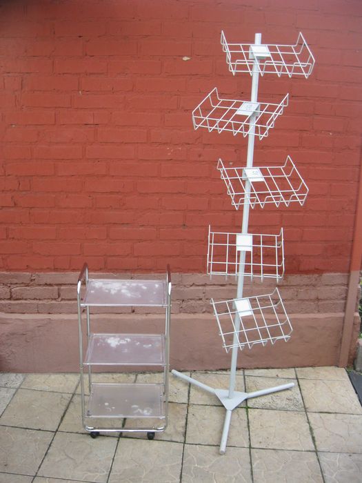 Продам стойку и полку на колесах для гаража или другого