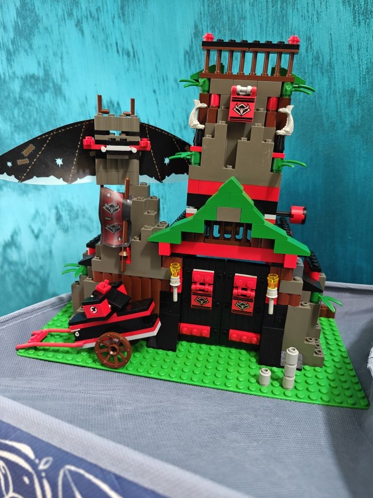Lego system 6088 robber's retreat