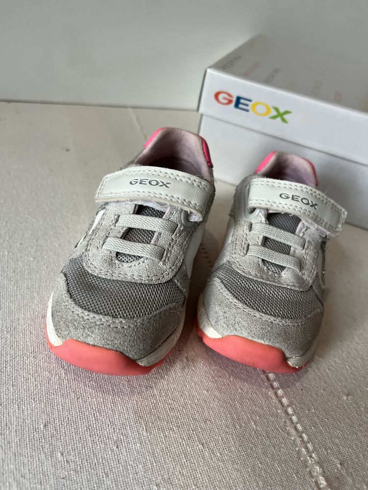 Перші кросівки для дівчинка geox 21 р.