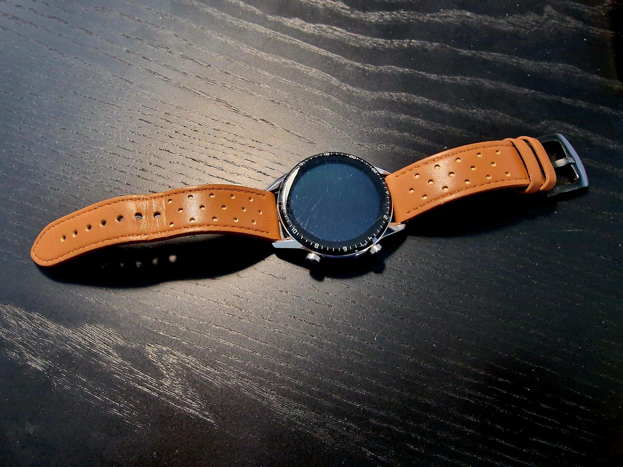 Huawei Watch GT 2 z trzema paskami, zabezpieczony szkłem