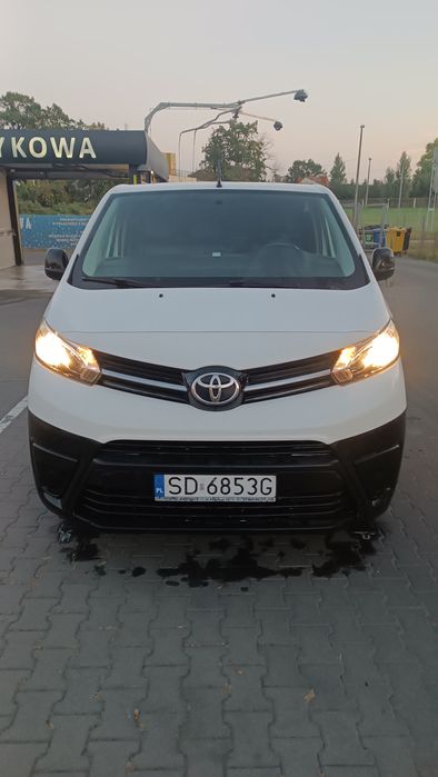 Toyota proace 2018 rok.