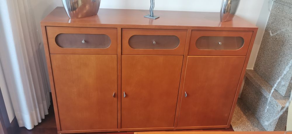 Móvel de Sala Clássico em Madeira