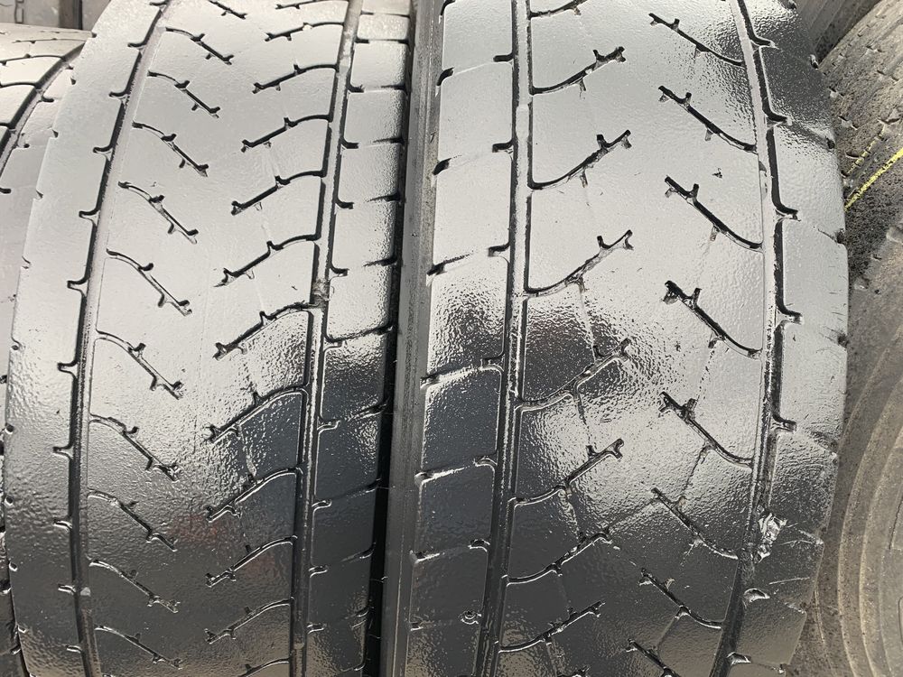 B70. 285/70/19,5 Dunlop Sp 444