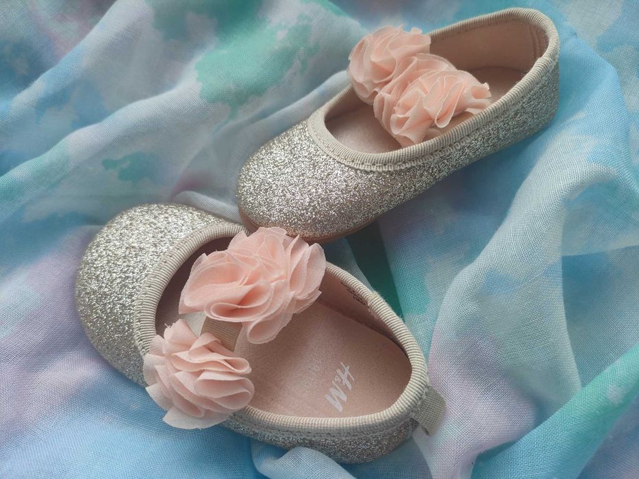 Złote śliczne baleriny r.18-19, buciki dziewczęce