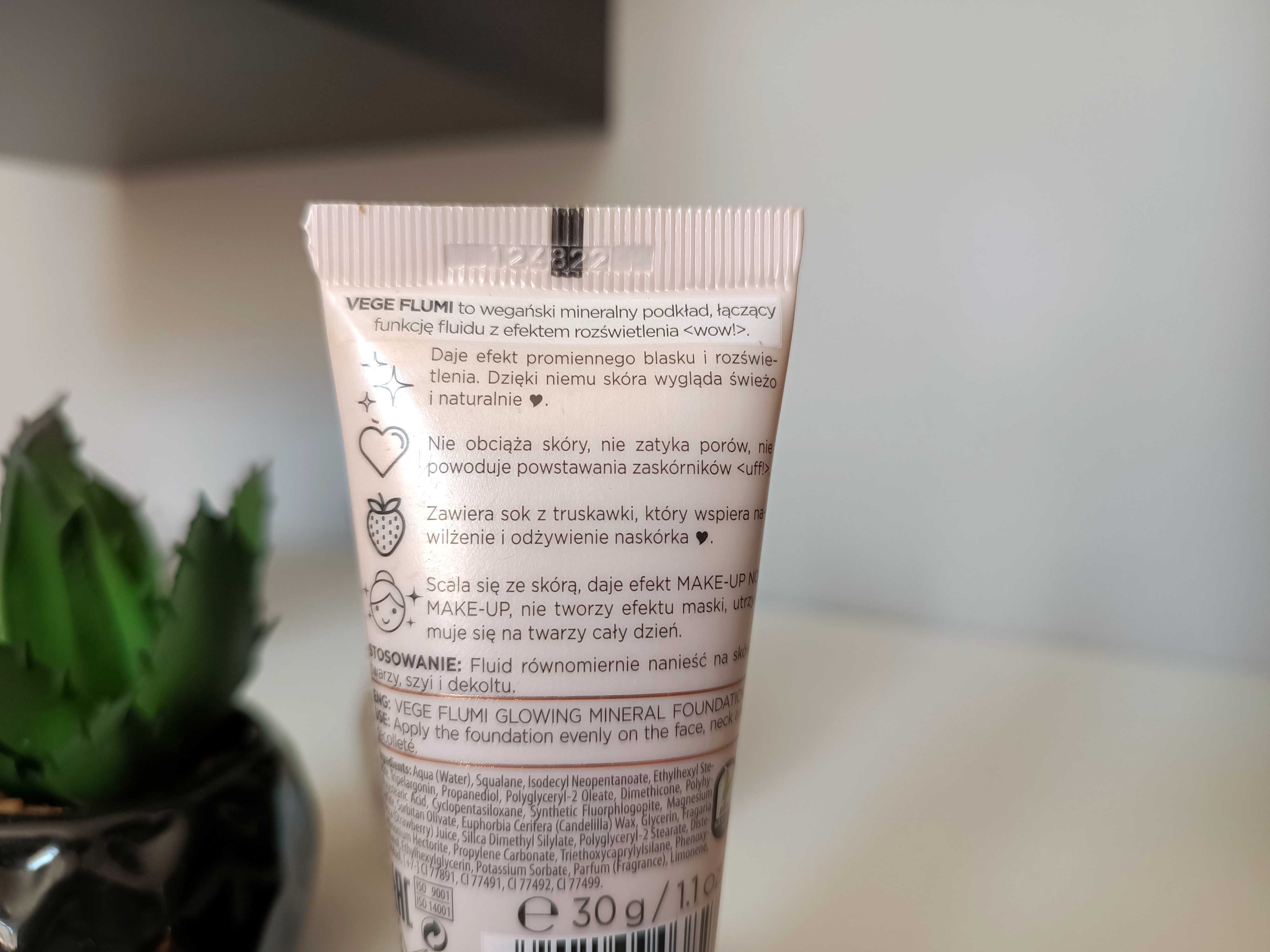 Nowy fluid Bielenda vege flumi 01 jasny beż rozświetlający make-up