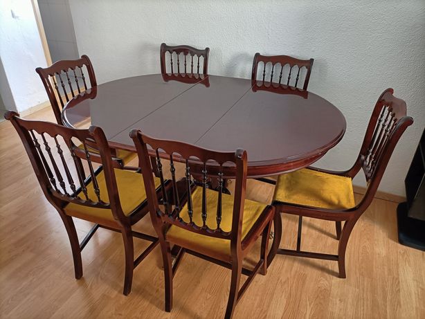 Mesa e cadeiras de jantar vintage