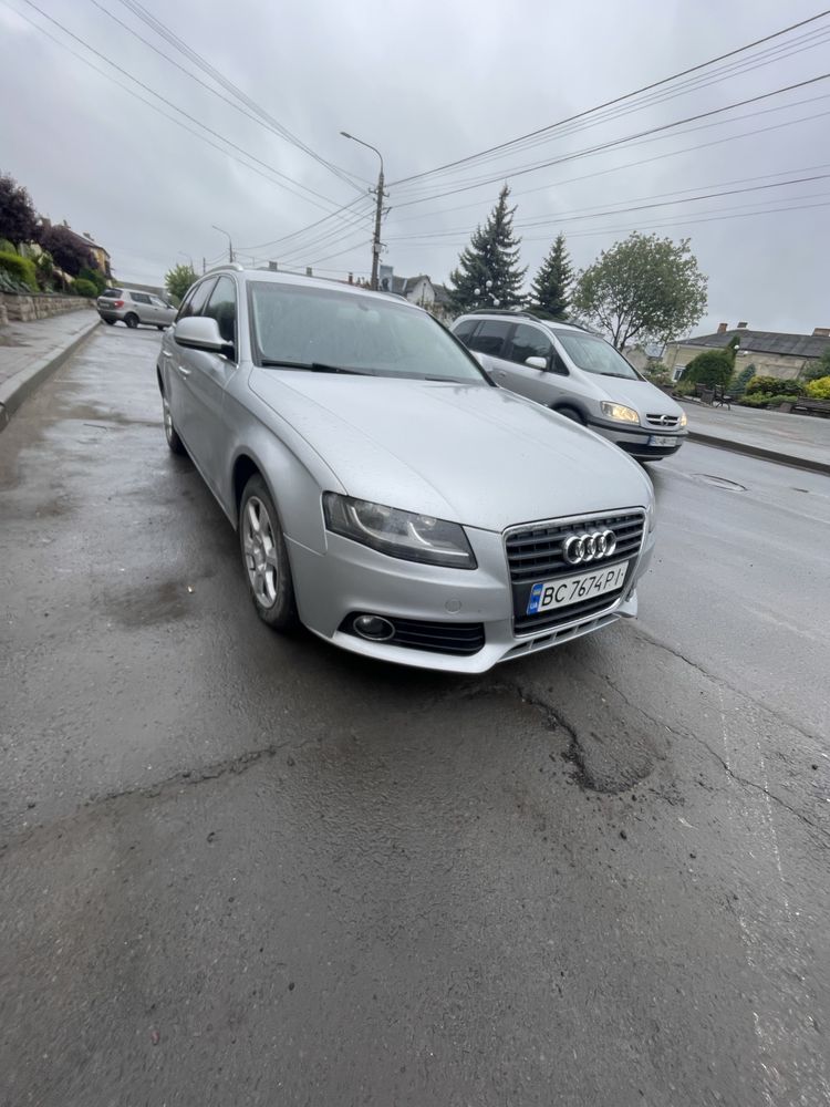 Ауді а4 b8 в доброму стані