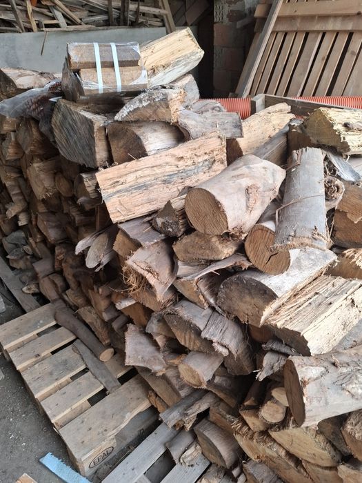 Lenha seca de carvalho