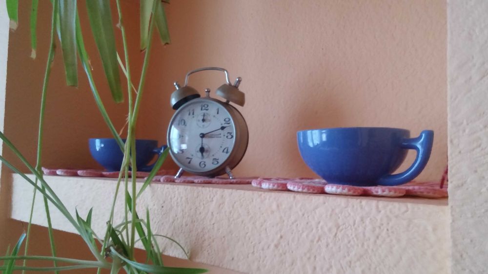 Mały mechaniczny budzik do naprawy lub na części !!