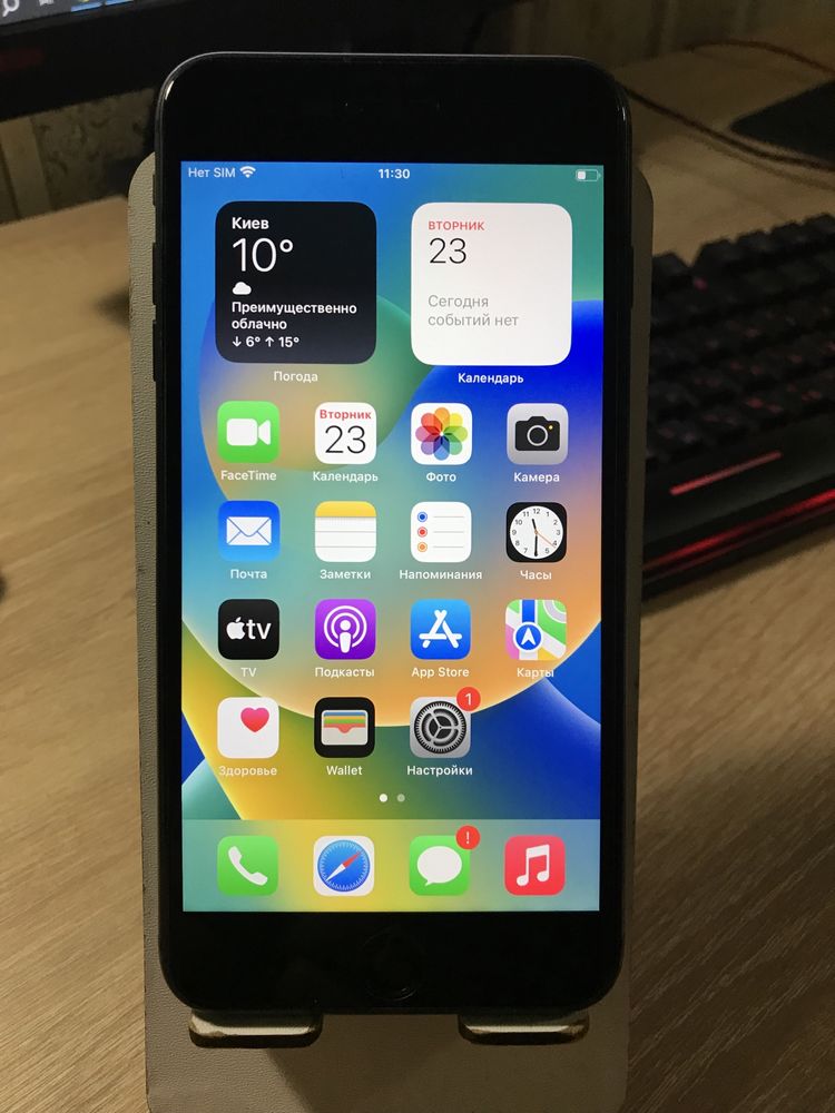 Продам iPhone 8+