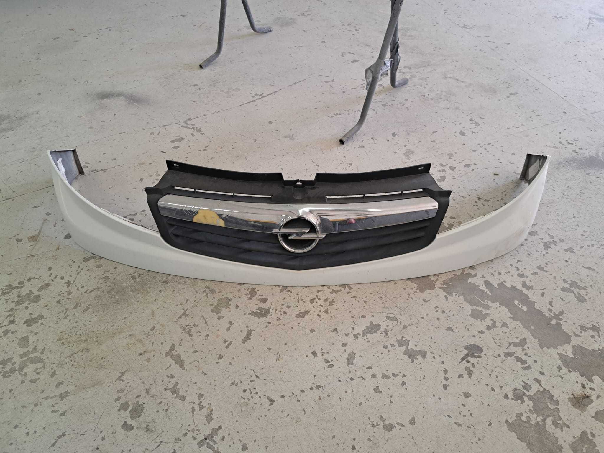 Grelha Frontal - Opel vivaro 2011