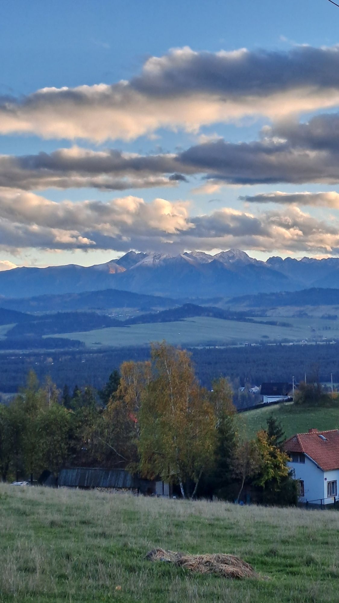 Willa Hubertówka  dom 12 osobowy z jacuzzi . Gorce  widok na Tatry