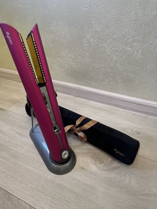 Выпрямитель утюжок  для волос от  Dyson