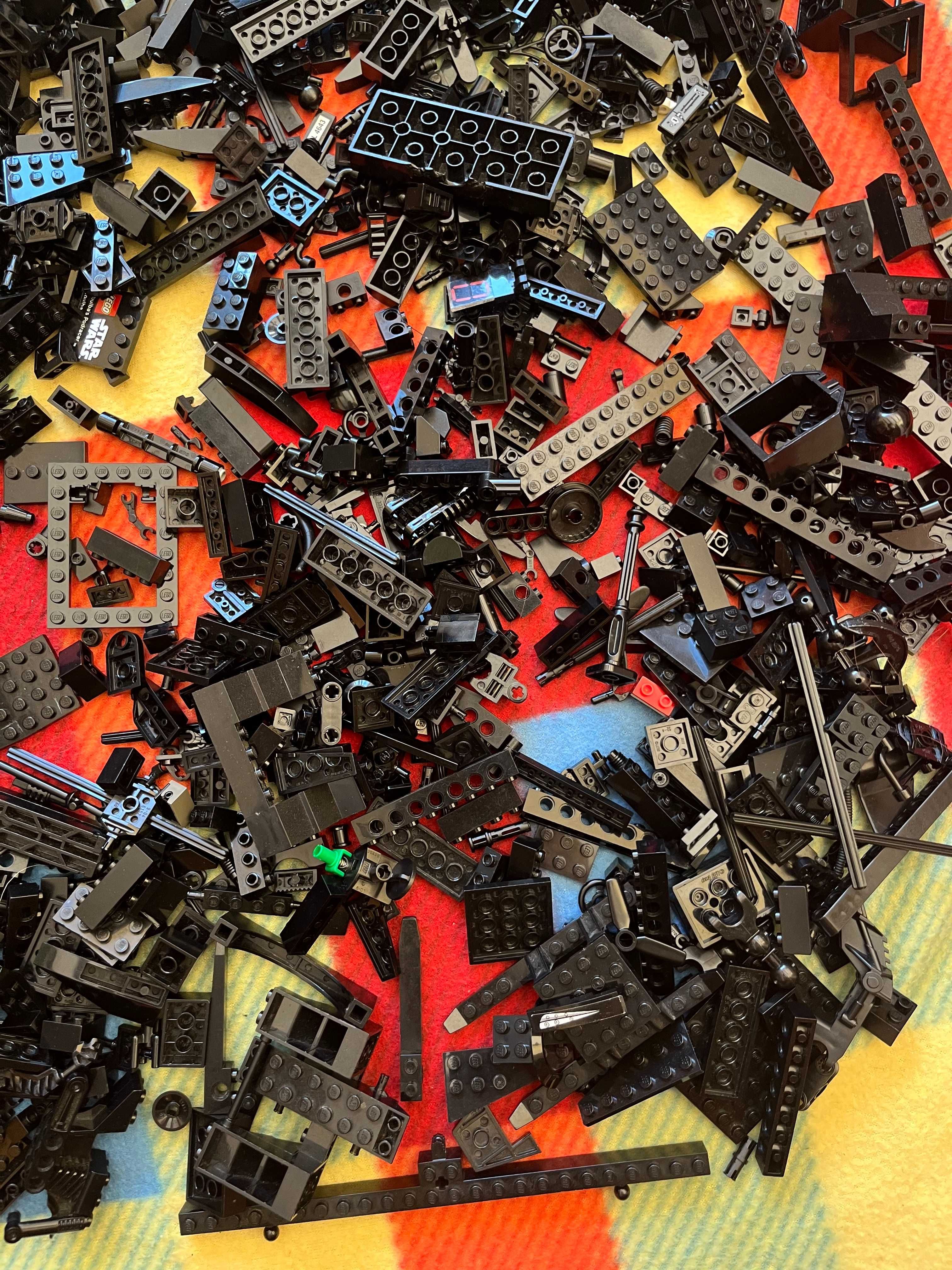 Lego mix czarnych klocków, 2.2 KG