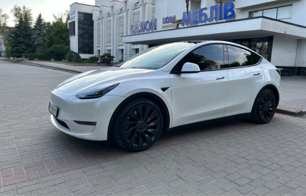 TESLA Y performance