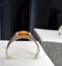 Srebrny pierścionek z bursztynem r.14, średnica 17,2 mm