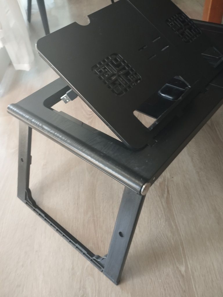 Accura stolik pod laptopa z chłodzeniem