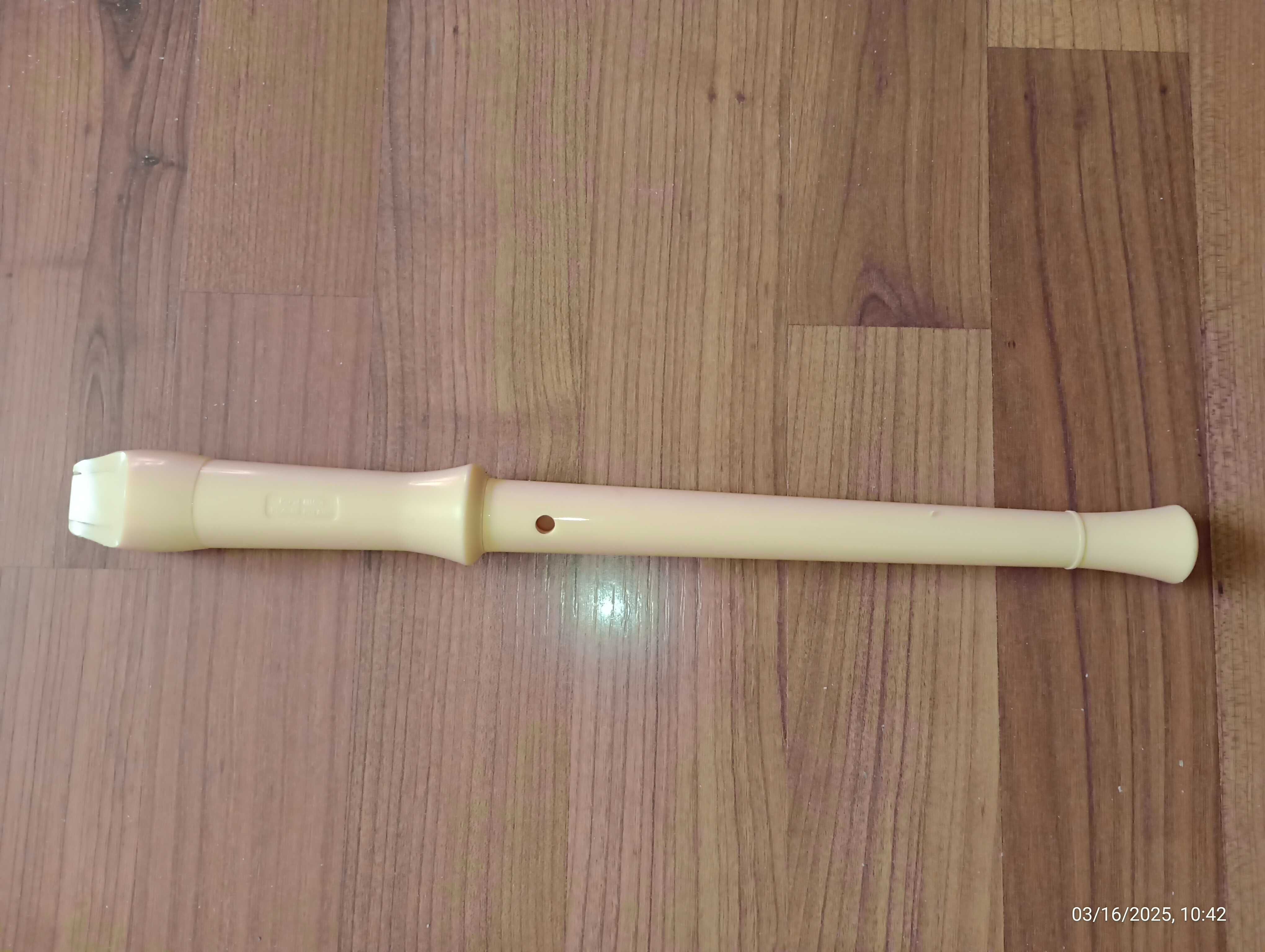 Flet prosty 33 cm kolor kość słoniowa 8 otworów PZPM MUZA