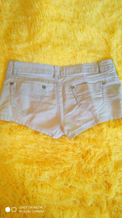 Короткие женские шорты