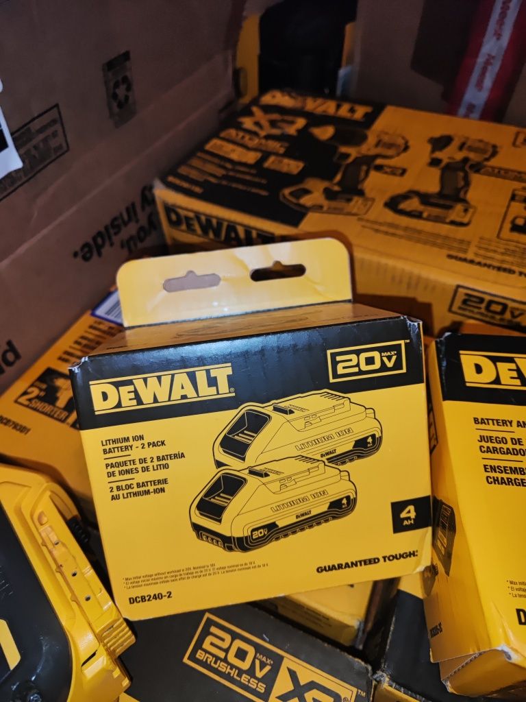 Аккумулятор DeWALT DCB240/ DCB205, Зарядне устройство Dewalt