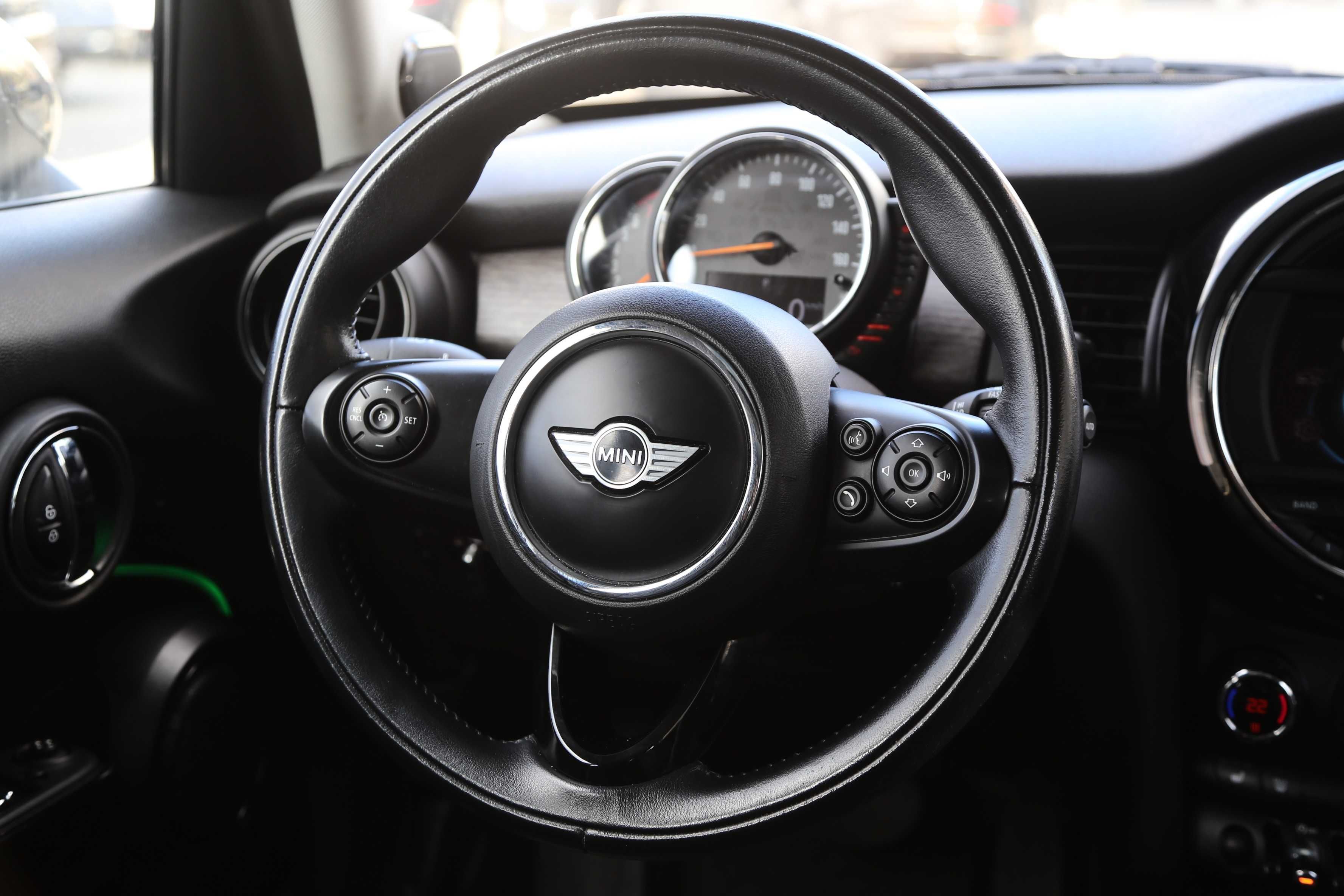 MINI Cooper 2015 року