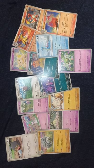 Оригінальні картки Pokémon з різних бустерів