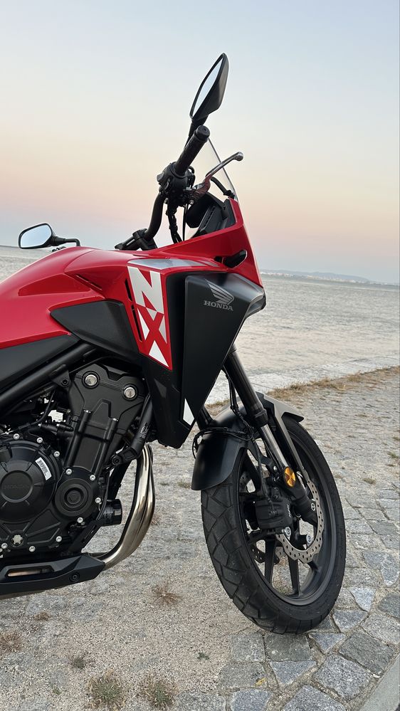 Honda NX500 com TopCase Givi 46L