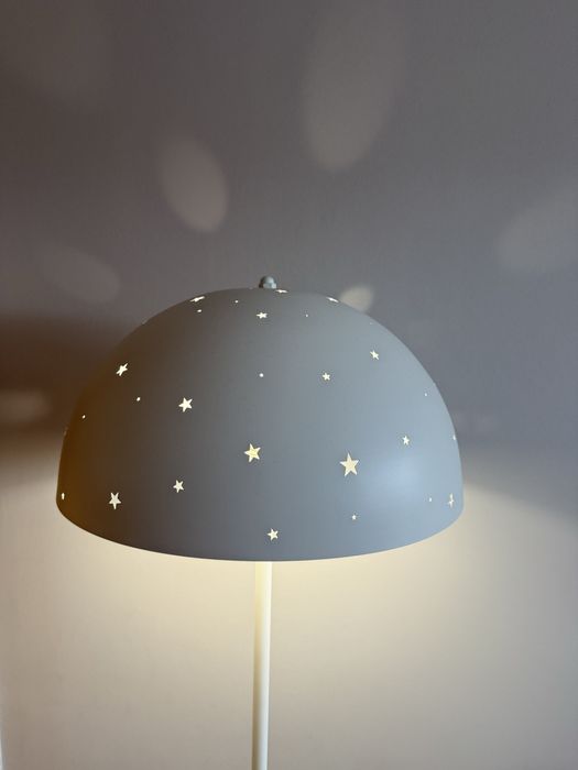 Candeeiro de pe branco