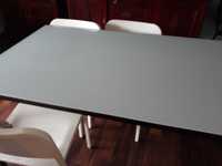 Stół wykonany z drewna solidny z szybą