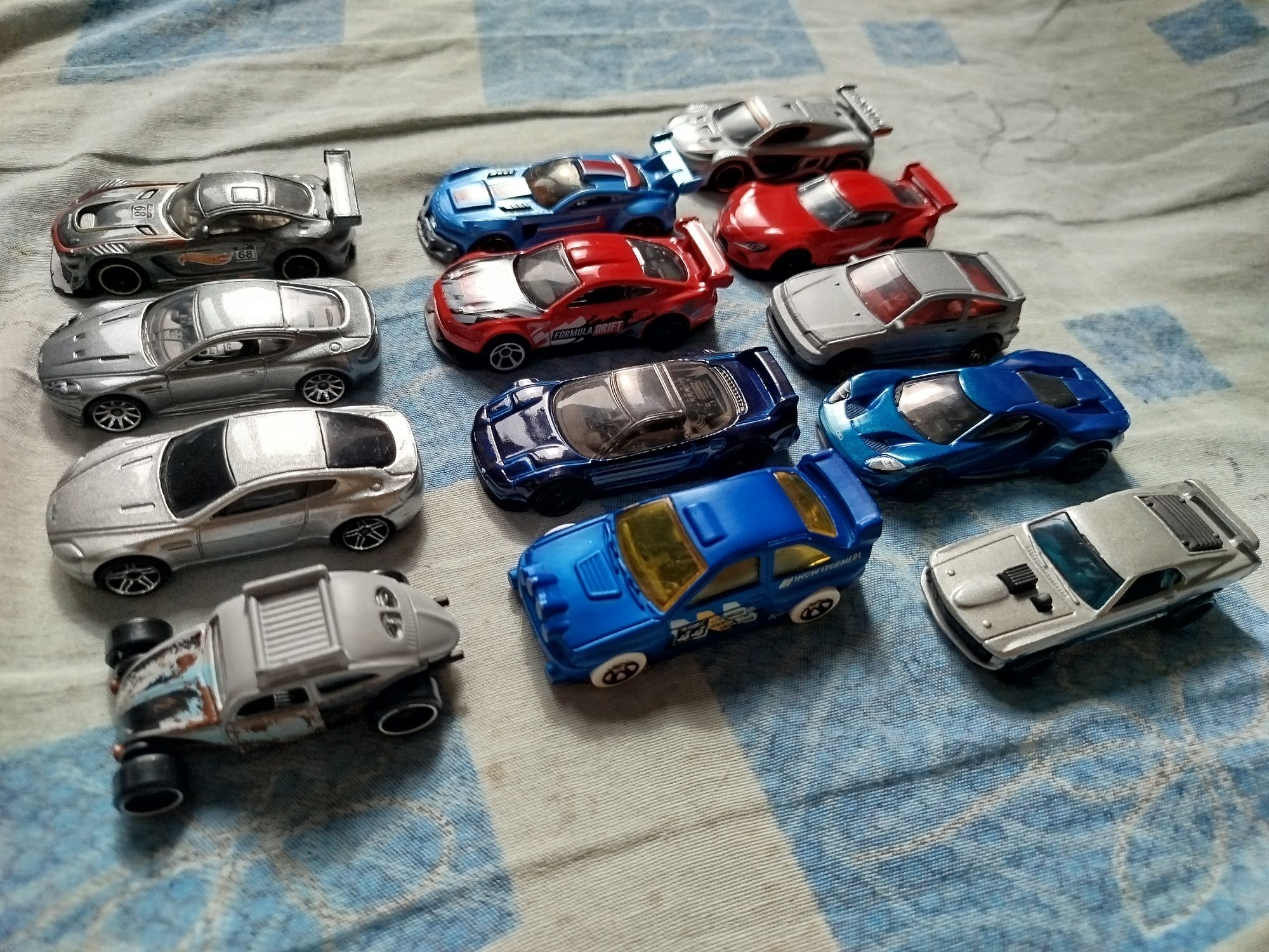 Продаю hot wheels хот вилс