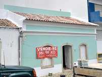 Moradia T2 Nova com logradouro no centro de Loulé