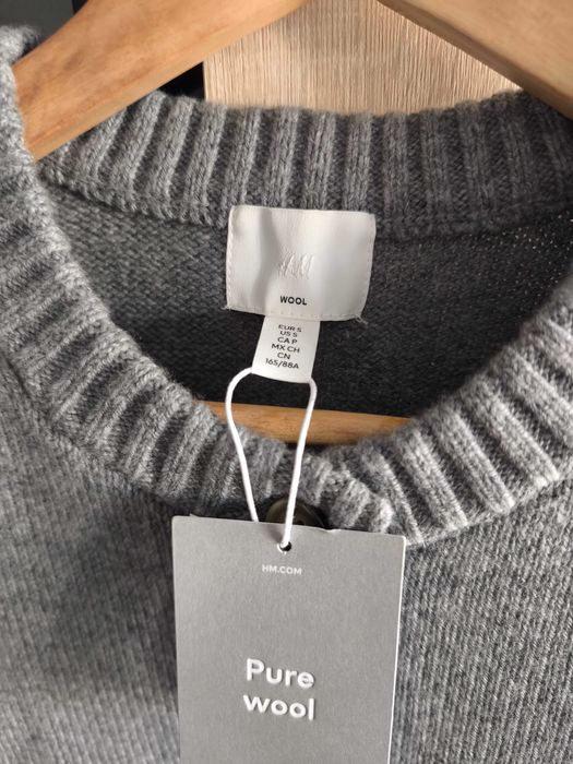 Szary wełniany top sweter z krótkim rękawem na guziki H&M Premium S