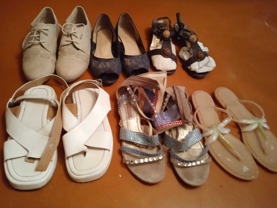 Взуття для школярки старших класів .