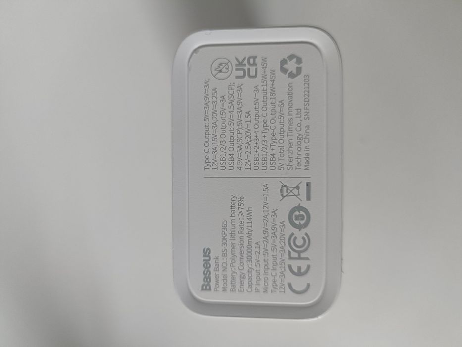 Powerbank BASEUS Amblight 30000mAh 65W
Cały komplet