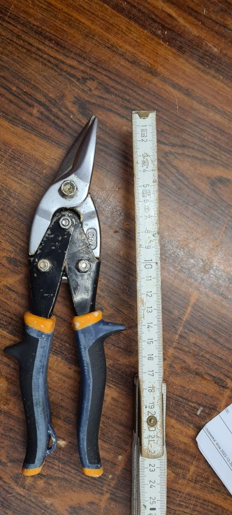 Nożyce do blachy Dexter.

Długość 23cm.
