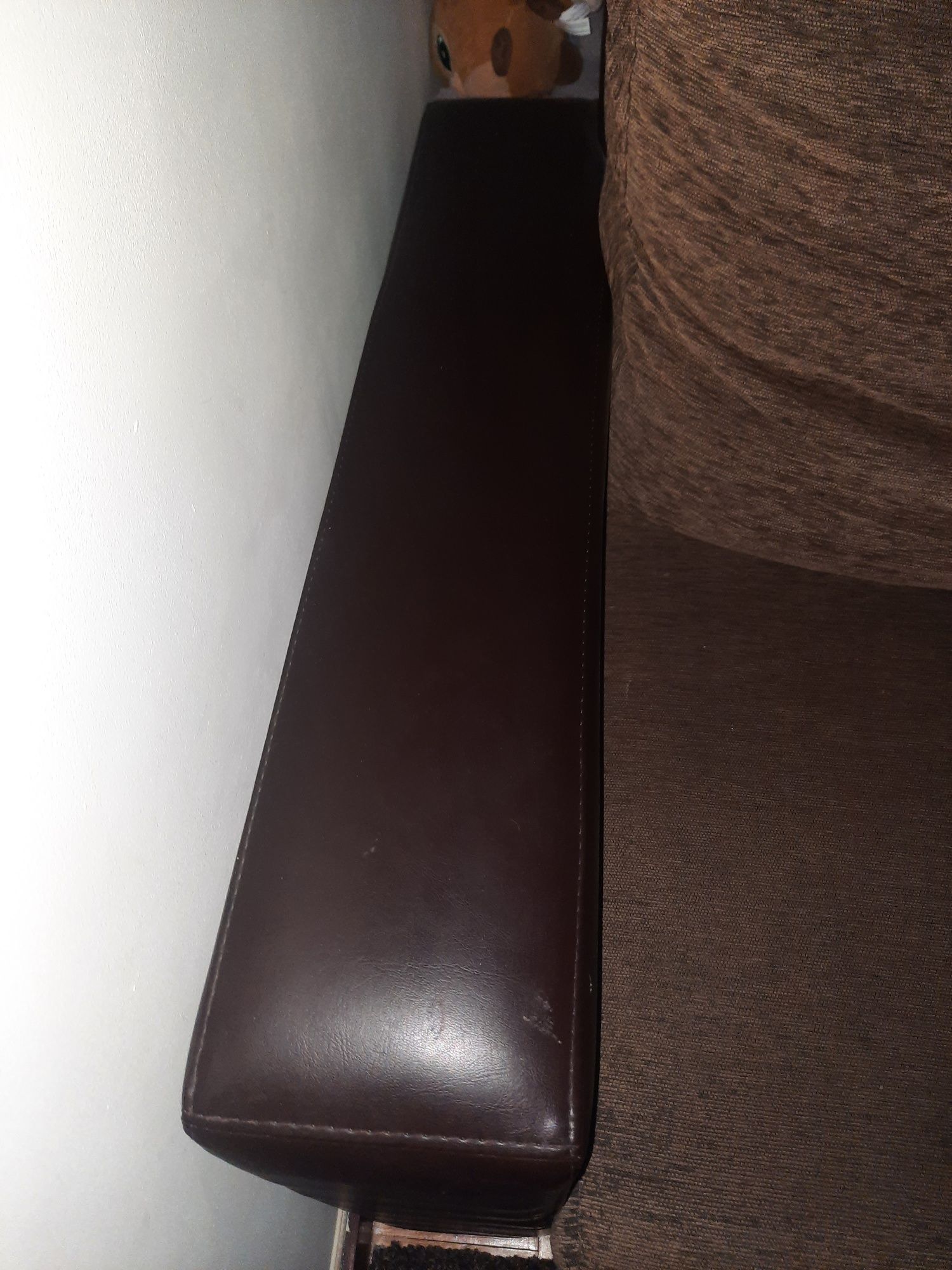 Sofá chaise long castanho