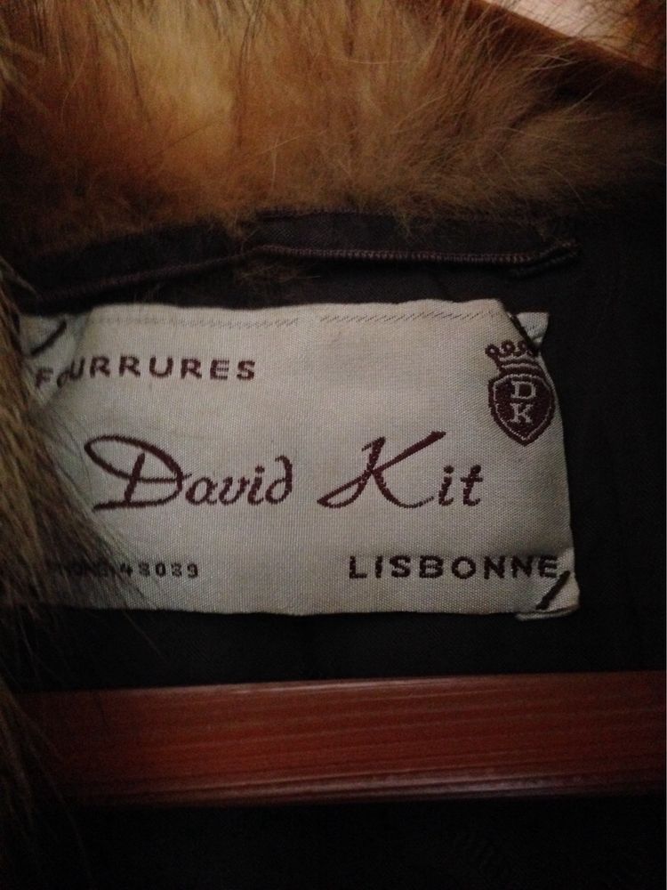 Casaco de peles de raposa para senhora da famosa marca David Kit