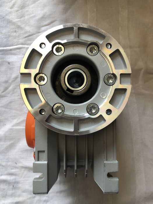 Reduktor ślimakowy w obudowie 63:20